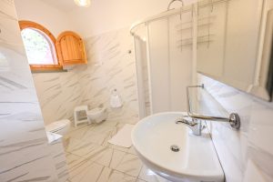 Appartamento 4 - Bagno e Doccia - Agriturismo Poggio al Pino Toscana